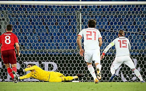 Thuỵ Sỹ 1-1 Tây Ban Nha: Ramos đá hỏng 2 quả phạt đền, Tây Ban suýt thua bẽ mặt