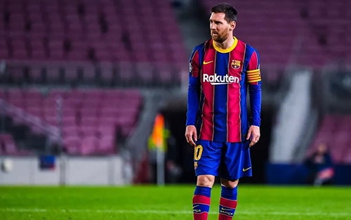 Lionel Messi: Ở lại Barcelona hay chuyển tới Man City?