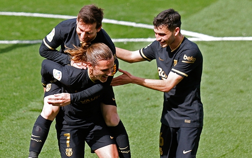 Villarreal 1-2 Barcelona: Griezmann lập cú đúp, Barcelona ngược dòng thành công