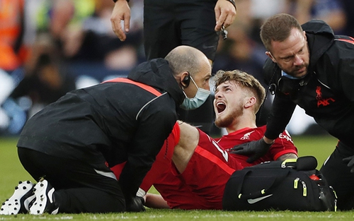 Leeds 0-3 Liverpool: Thắng đậm nhưng mất Harvey Elliott vì gãy cổ chân