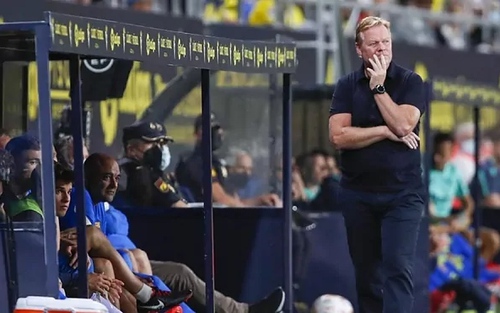 Barcelona lại hòa, HLV Koeman mỉa mai trọng tài vì rút thẻ đỏ