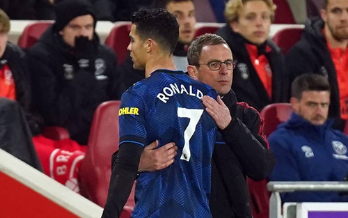 Ralf Rangnick: 'Tôi thay Ronaldo ra vì lợi ích của đội bóng'