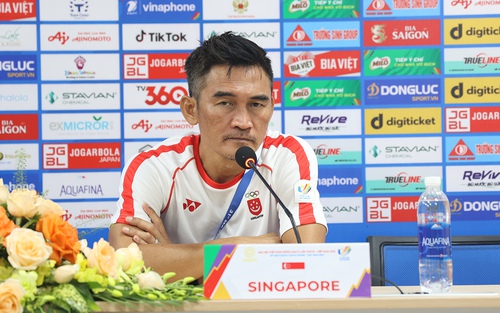 HLV U23 Singapore ấn tượng với CĐV Việt Nam