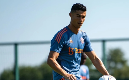 Ronaldo tích cực tập luyện nhưng vẫn muốn rời MU