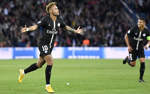 Neymar lập hai 'siêu phẩm' sút phạt trong hat-trick ghi cho PSG