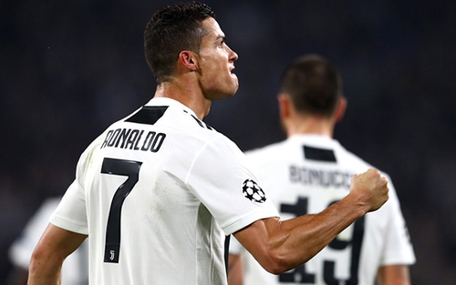 VIDEO: Bonucci phất bóng như Pirlo, kiến tạo tuyệt đỉnh để Ronaldo nổ súng