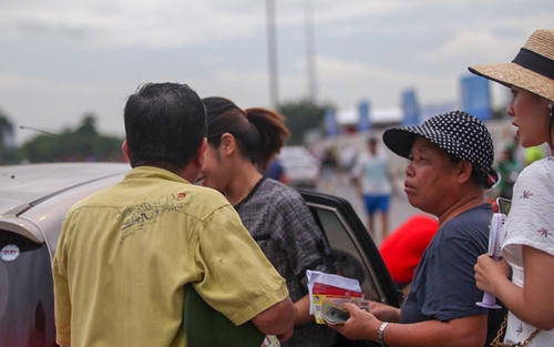 VFF chưa trả vé qua đường bưu điện, giá vé 'chợ đen' vẫn tăng phi mã