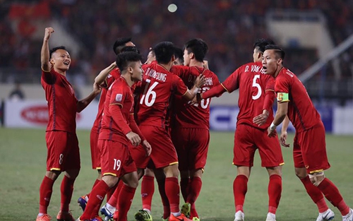 CẬP NHẬT sáng 1/1: Việt Nam thắng Philippines. M.U đá tấn công vì người hâm mộ. Mbappe sẽ đến Real Madrid