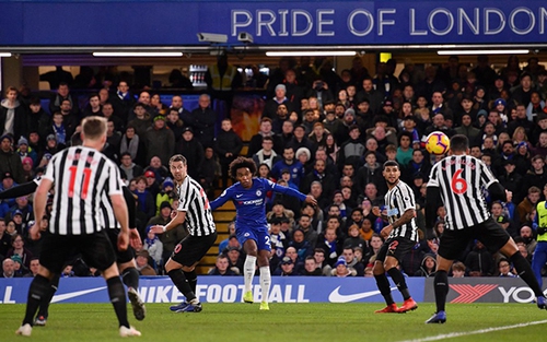 Video Chelsea 2-1 Newcastle: Willian sắm vai người hùng của Sarri