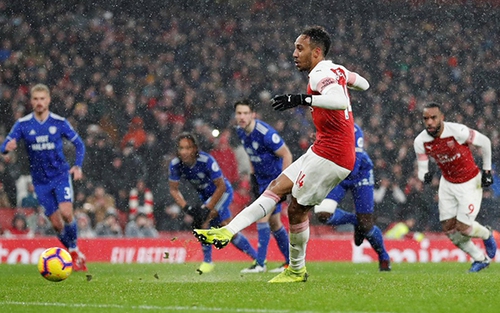 VIDEO bàn thắng Arsenal 2-1 Cardiff: ‘Pháo thủ’ áp sát Top 4