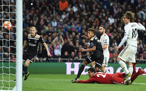 ĐIỂM NHẤN Real Madrid 1-4 Ajax: Dusan Tadic thăng hoa. Sergio Ramos là tội đồ. Real thất bại vì hàng thủ