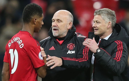 M.U: Người hùng vô danh Mike Phelan bên cạnh Ole Solskjaer
