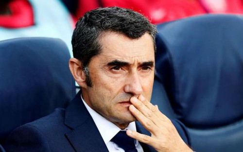 'Barca phải sa thải HLV! Valverde quá vô dụng, chỉ biết đứng đó nhìn bất lực'