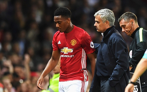 Sheringham: 'Sir Alex sẽ không bao giờ làm điều Mourinho đang làm'