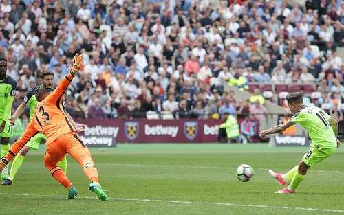 Coutinho chói sáng, vé Champions League đã ở rất gần Liverpool