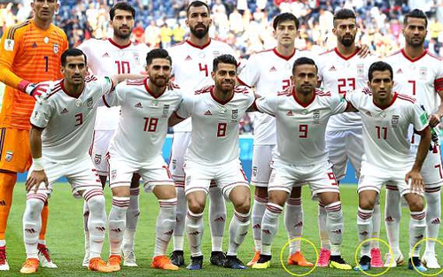 Cầu thủ Iran phải.... tự mua hoặc mượn giày để đá với Marocco