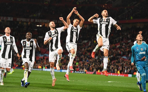 Scholes ‘xấu hổ’ vì M.U, Ferdinand gọi đây là trận đấu giữa đàn ông và đứa trẻ
