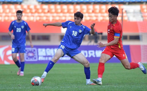 Tin nóng bóng đá Việt Nam hôm nay 21/11: Văn Trường chính thức vắng mặt SEA Games 33; Tuyển nữ Việt Nam thay đổi nhân sự