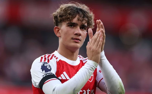 Tài năng 15 tuổi làm nên lịch sử trong trận thắng đậm của Arsenal ở Cúp C1