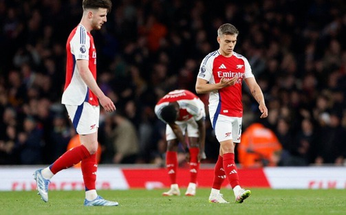 Arsenal đánh rơi chiến thắng, tạo cơ hội cho Liverpool đăng quang sớm