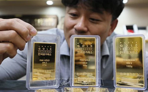 Giá vàng châu Á thấp nhất hai tuần