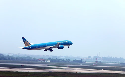 Vietnam Airlines báo lãi hơn 3.600 tỷ đồng nhờ khách quốc tế tăng mạnh, giá nhiên liệu giảm