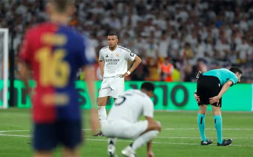 10 lần mất tập trung khó hiểu của Real Madrid sẽ là vấn đề trước trận kinh điển với Barcelona