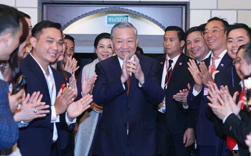 Tổng Bí thư Tô Lâm gặp gỡ cán bộ Đại sứ quán và đại diện cộng đồng người Việt Nam tại Liên bang Nga