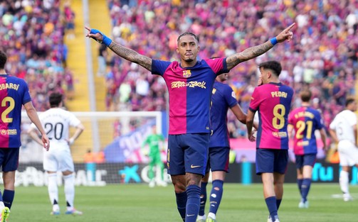 Barcelona đang chơi thứ bóng đá 'không giống ai'?