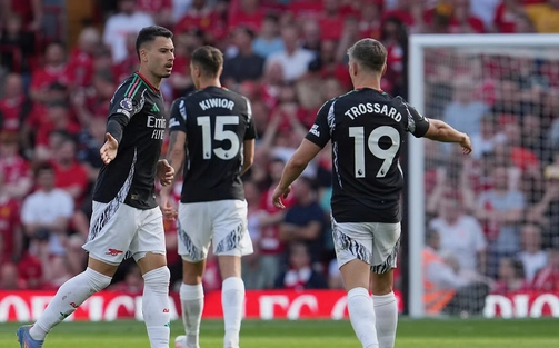 Arsenal: Hat-trick á quân hay tệ hơn?
