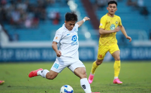 Nội binh chất lượng đưa Nam Định lên đỉnh V-League