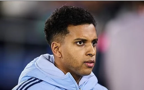 Rodrygo rời Real Madrid vì mâu thuẫn với Bellingham và Mbappe, làm đảo lộn chuyển nhượng Premier League
