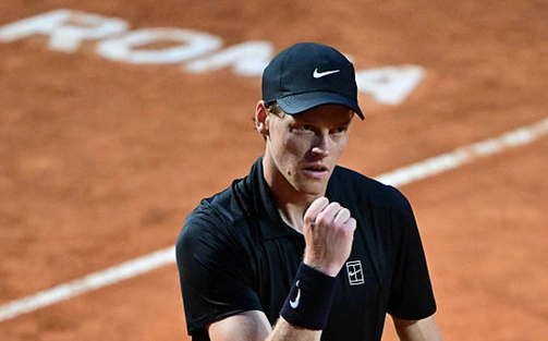 Sinner vào tứ kết Roma Masters, đạt cột mốc ấn tượng hơn cả Federer, Nadal, và Djokovic