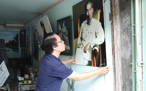 Người họa sỹ Công giáo vẽ hơn 1.000 bức tranh về Bác Hồ