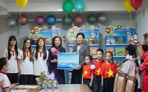 Phu nhân Ngô Phương Ly thăm lớp học tiếng Việt và Bảo tàng quốc gia Belarus