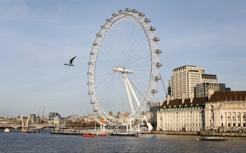 Anh: Vòng quay London Eye gặp sự cố giữa thời tiết nắng nóng