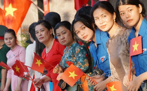Đà Nẵng rực rỡ cờ hoa đón chào đoàn tàu chở các chiến sỹ diễu binh trở về
