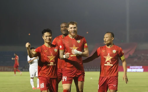 Sao trẻ Việt kiều lại rực sáng trong màn so tài với 'Quả bóng vàng' Việt Nam