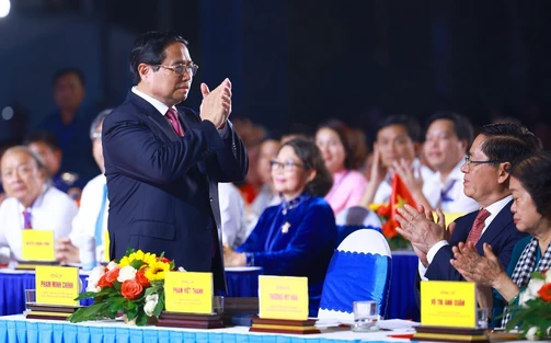 Thủ tướng dự Chương trình chính luận nghệ thuật "Côn Đảo - Hùng ca ý chí Việt Nam"