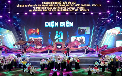 Đạo diễn Phạm Hoàng Giang: Cha, anh "truyền lửa" cảm xúc cho tôi dựng "Non sông gấm vóc - Một dải vinh quang"