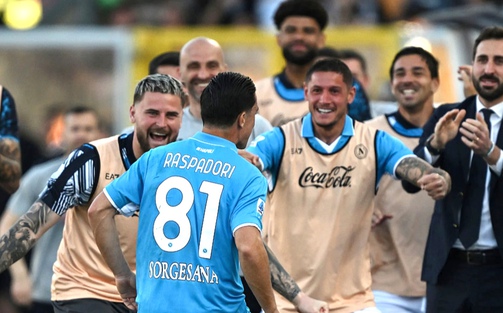 Inter 'tung cờ trắng' trước Napoli trong cuộc đua vô địch Serie A?