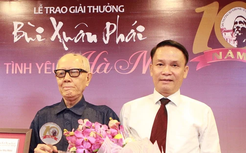 Bái biệt nhà văn hóa Hữu Ngọc: Trọn đời với nghề "xuất khẩu" văn hóa ra thế giới