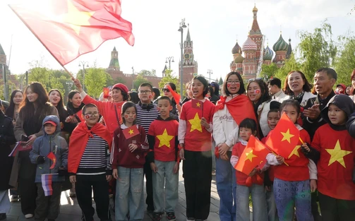 Thắm thiết tình quân dân tại LB Nga