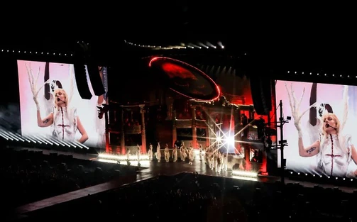 Lady Gaga trên bờ biển Copacabana: Thúc đẩy bản thân lên những tầm cao mới