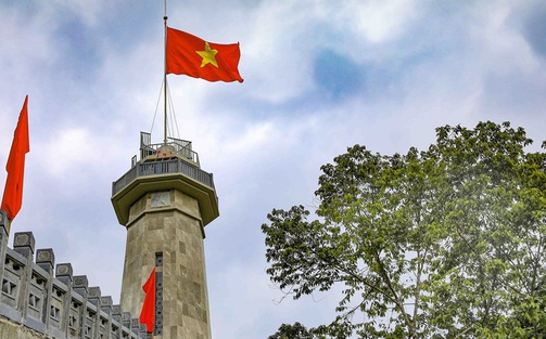 Lịch sử vang vọng trên đỉnh cột cờ A Pa Chải