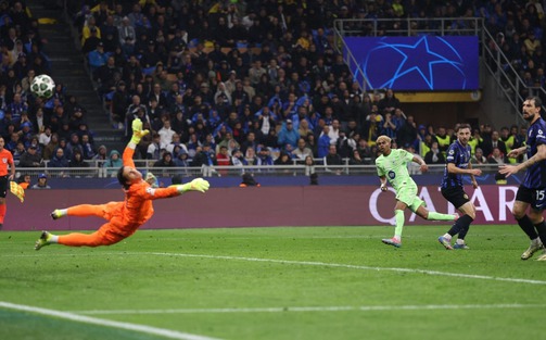 Không ai dám tin vào màn trình diễn siêu đẳng của Yann Sommer trước Barcelona