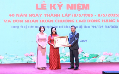 Tờ tạp chí do nhà văn Tô Hoài đặt nền móng đón nhận Huân chương Lao động hạng Nhì