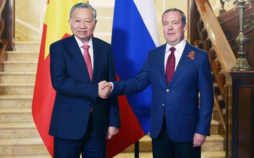 Tổng Bí thư Tô Lâm hội kiến Chủ tịch Đảng Nước Nga Thống nhất Dmitry Medvedev
