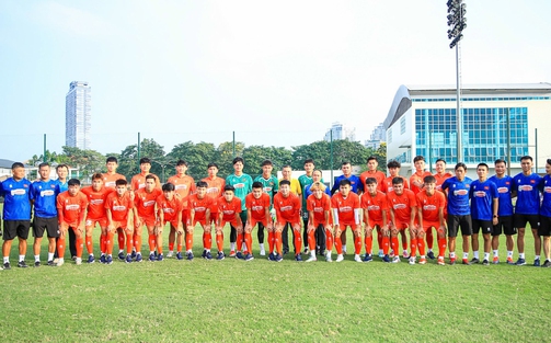 Tuyển thủ U22 Việt Nam than trời vì thời tiết nắng nóng