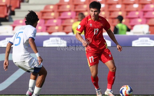 Ấn tượng 'đôi cánh' U23 Việt Nam 